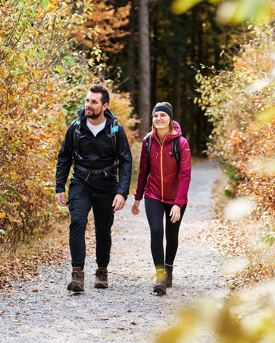 Wanderung durch herbstliche Wälder